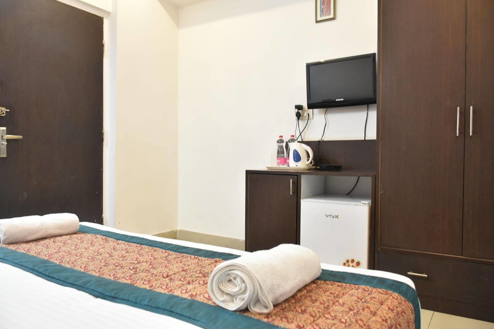 Airport Hotel Port View Nuova Delhi Esterno foto