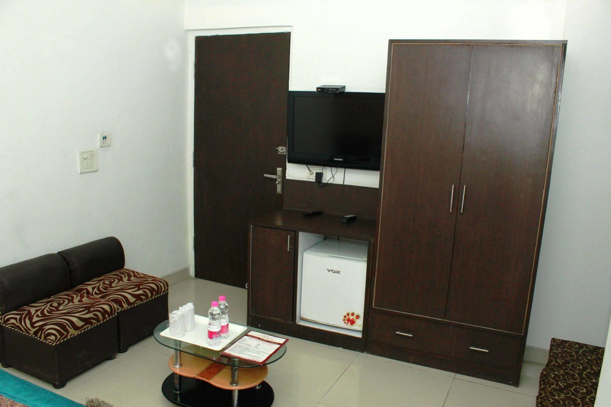 Airport Hotel Port View Nuova Delhi Esterno foto