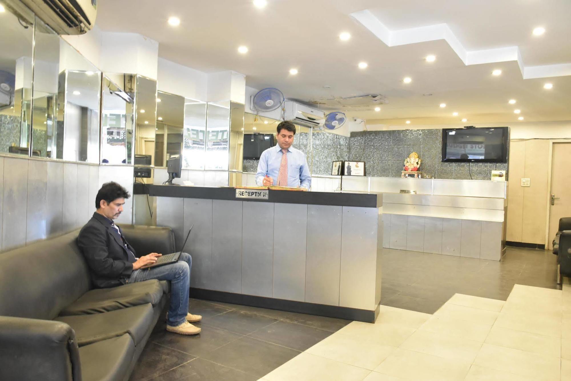 Airport Hotel Port View Nuova Delhi Esterno foto