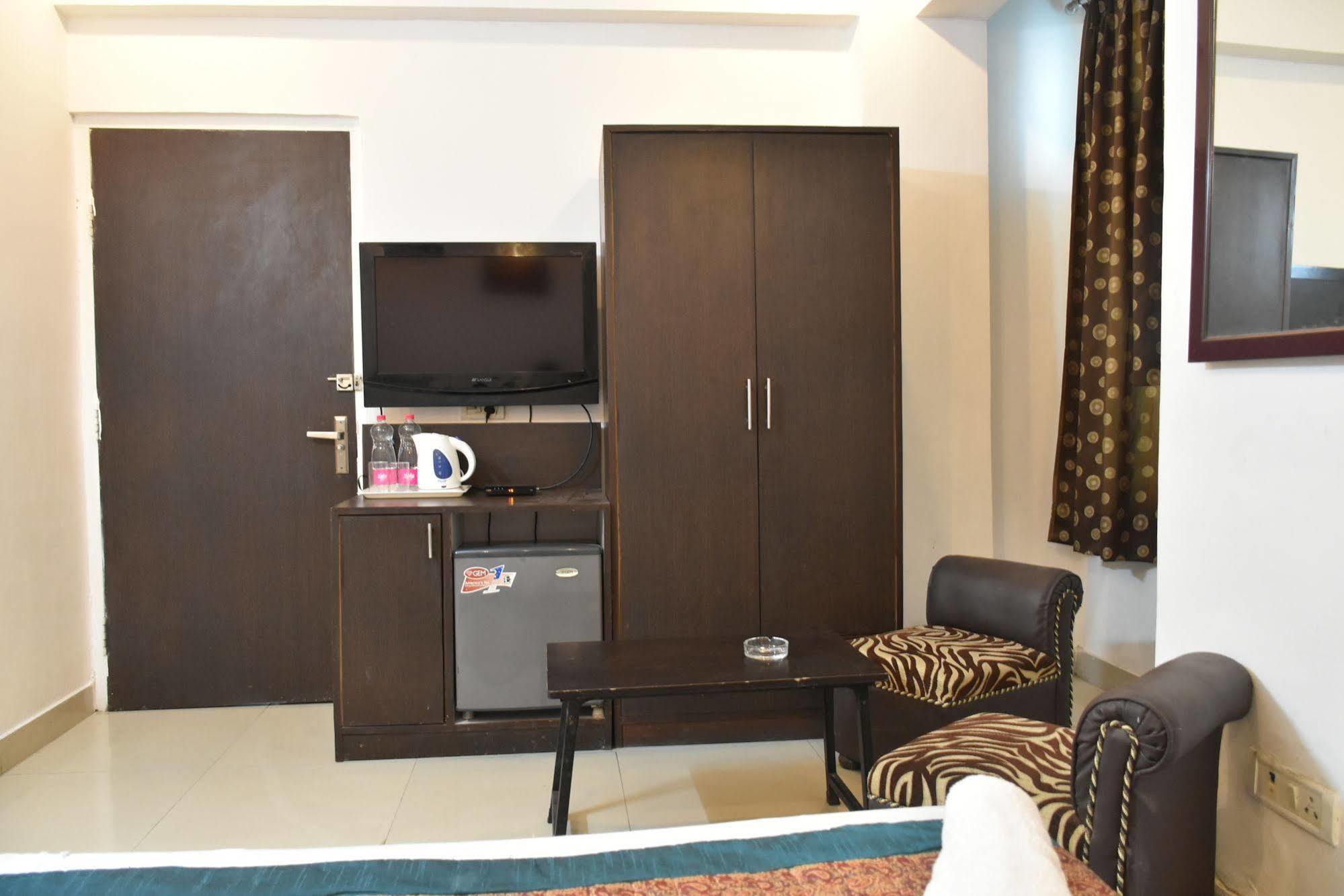 Airport Hotel Port View Nuova Delhi Esterno foto